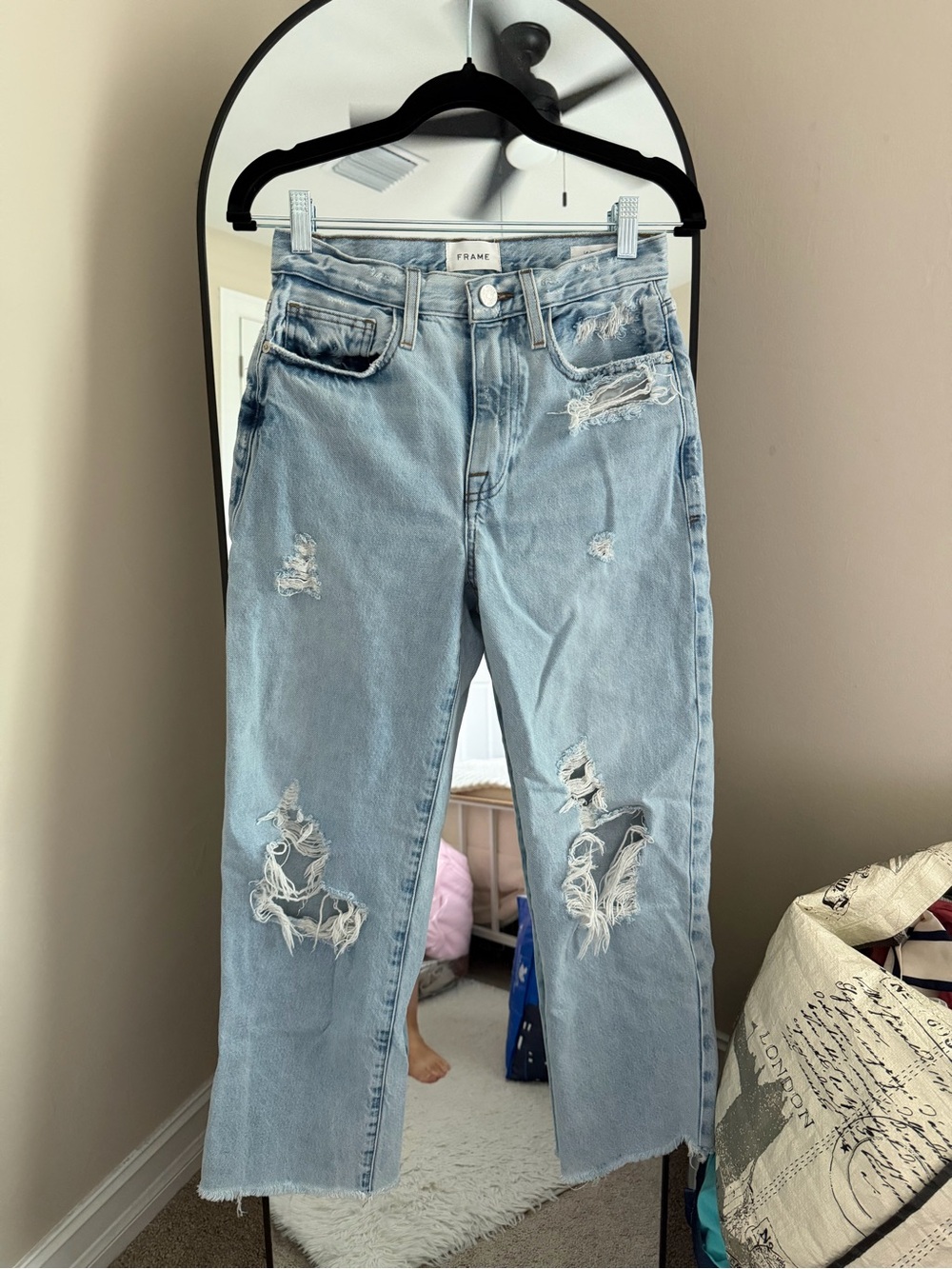 Frame Le Jane Crop Jeans Distressed Light Wash